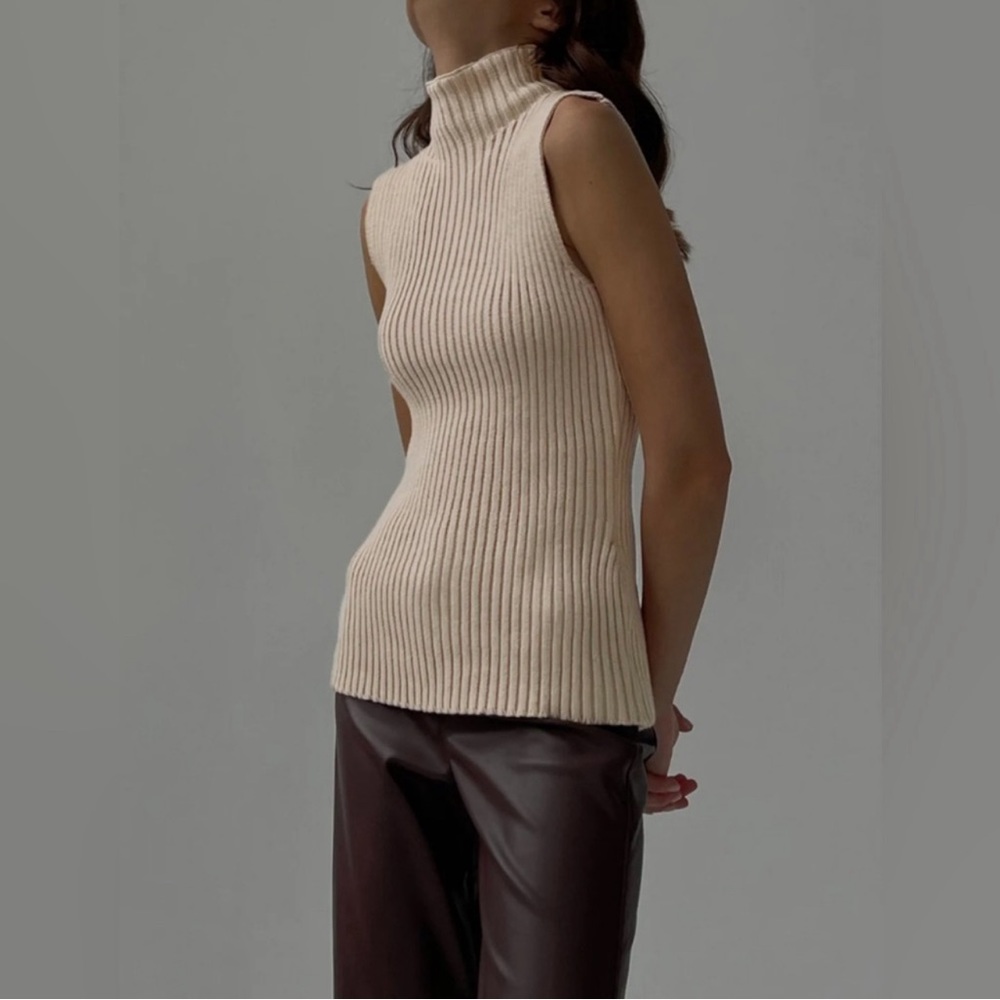 Commense Ribbed Sleeveless Turtleneck in Cream